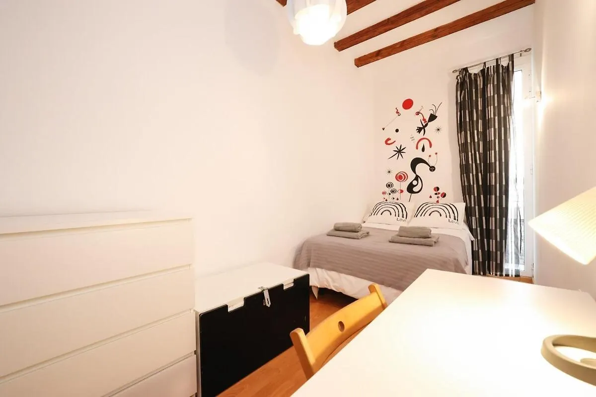 La Rambla - Catalonia Square Apt 4Bd-2Bth Barcelona Apartment