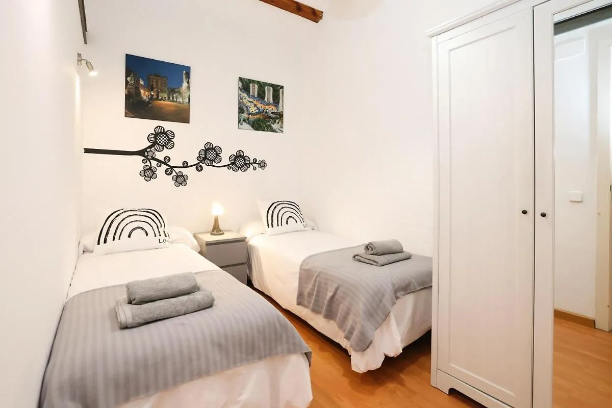 La Rambla - Catalonia Square Apt 4Bd-2Bth Barcelona Apartment
