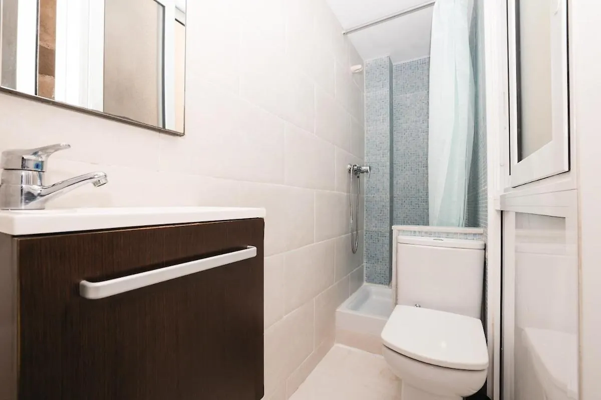 La Rambla - Catalonia Square Apt 4Bd-2Bth Barcelona Apartment